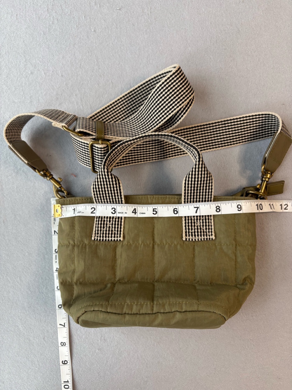 Universal Thread Quilted Olive Small Tote with Webbed Shoulder Strap NWOT - Picture 6 of 9